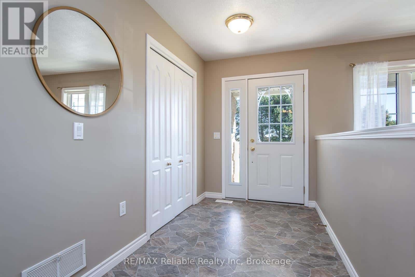 42248 HURON ROAD, RURAL ROUTE # 2 ROAD — Huron East (McKillop), Ontario - Photo 5 of 36