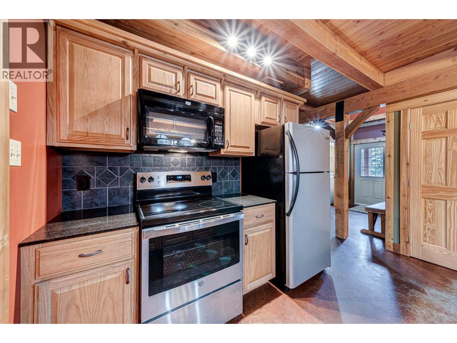 1325 WILDWOOD Drive — Sparwood, British Columbia - Photo 5 of 57