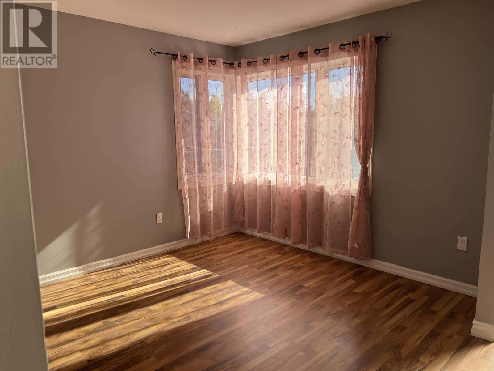 10 Howe ST — Marathon, Ontario - Photo 3 of 32