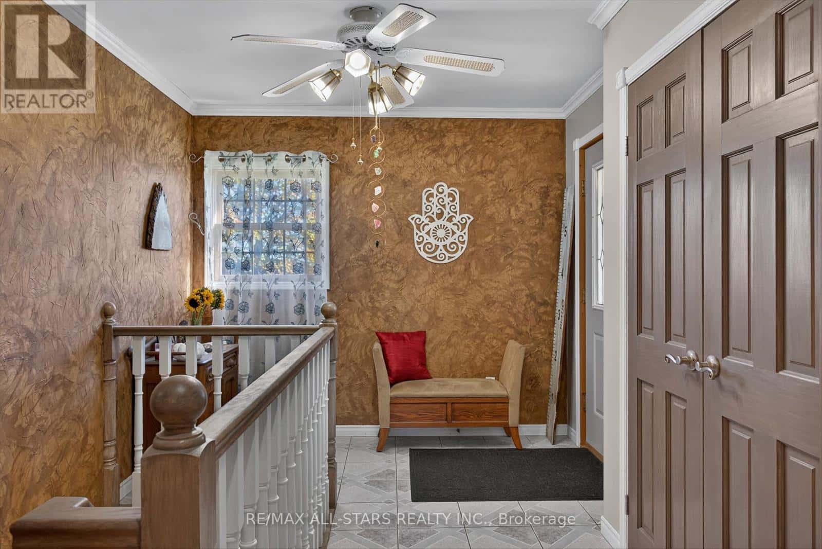 291 ANGELINE STREET N — Kawartha Lakes (Ops), Ontario - Photo 4 of 48