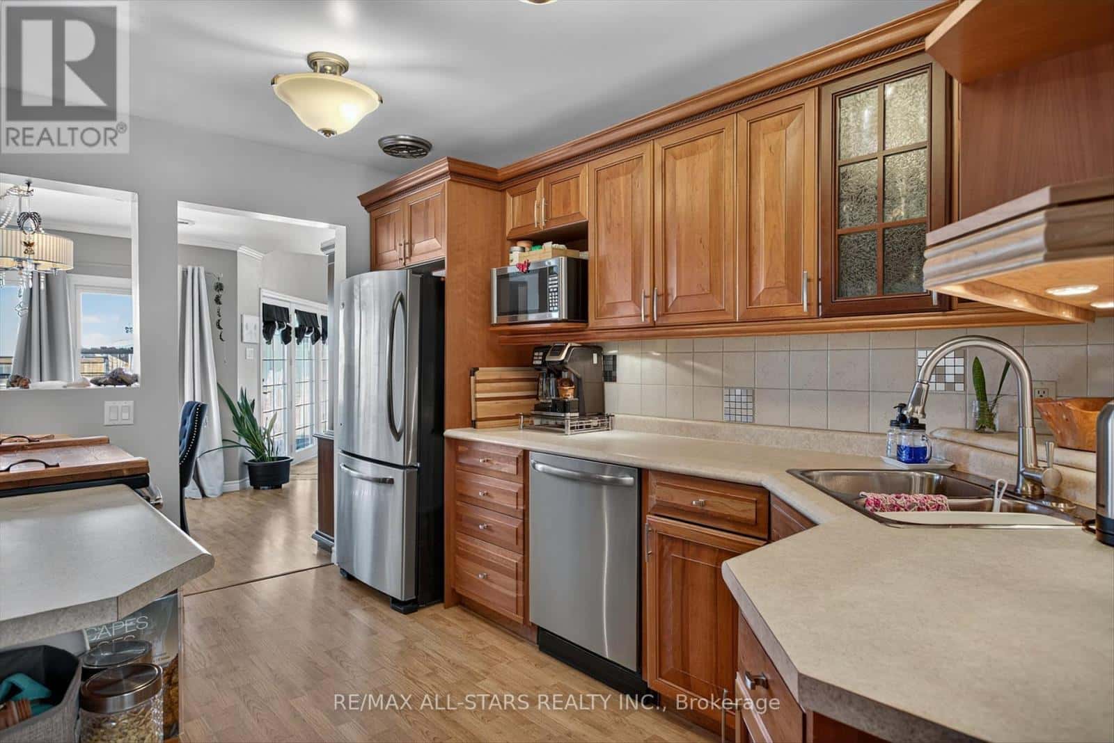 291 ANGELINE STREET N — Kawartha Lakes (Ops), Ontario - Photo 5 of 48