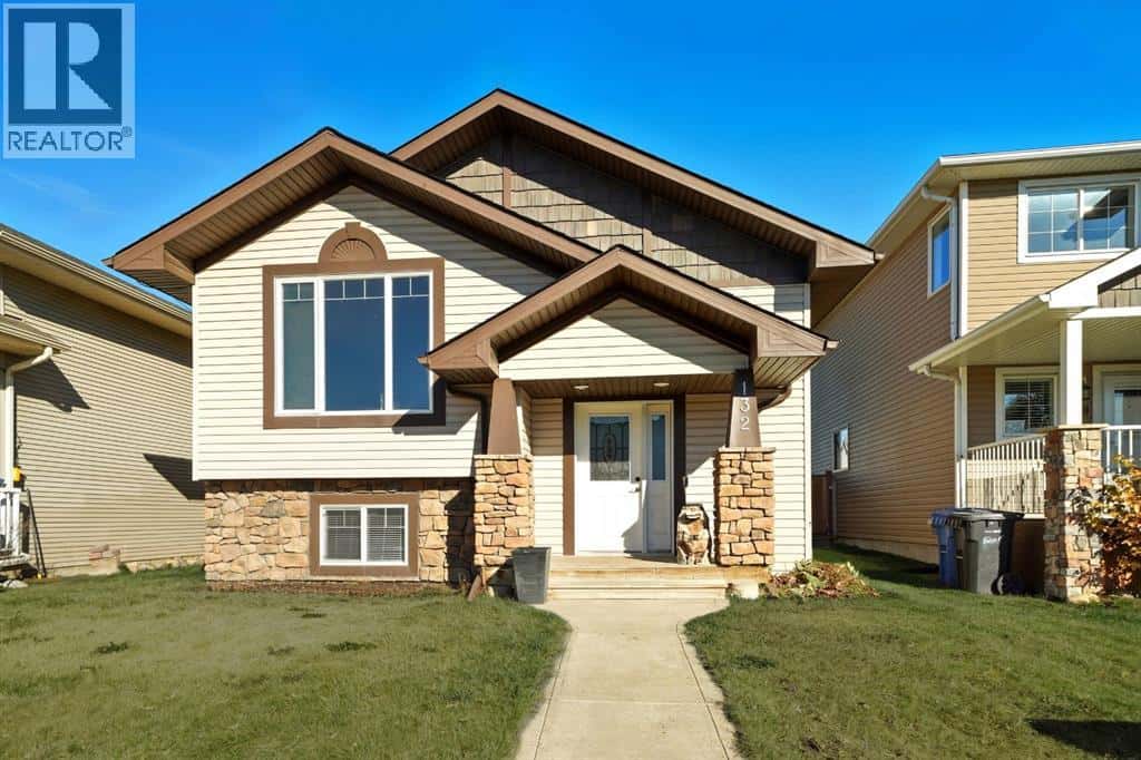 132 Heartland Crescent — Penhold, Alberta - Photo 2 of 29