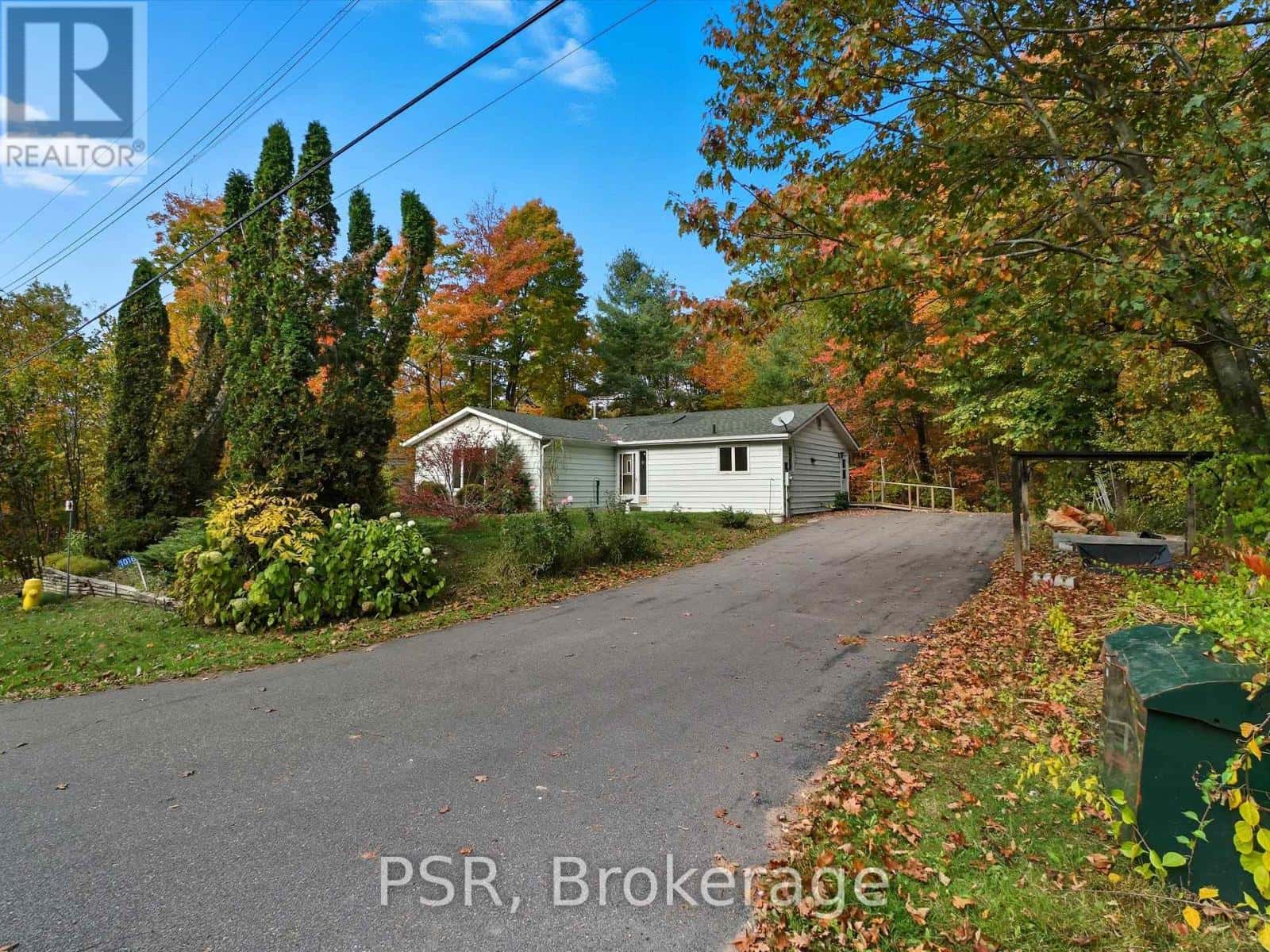 1016 VICTORIA STREET — Muskoka Lakes (Medora), Ontario - Photo 5 of 40