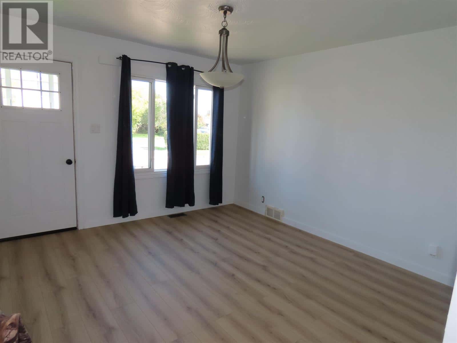 135 Carufel AVE — Sault Ste Marie, Ontario - Photo 4 of 13