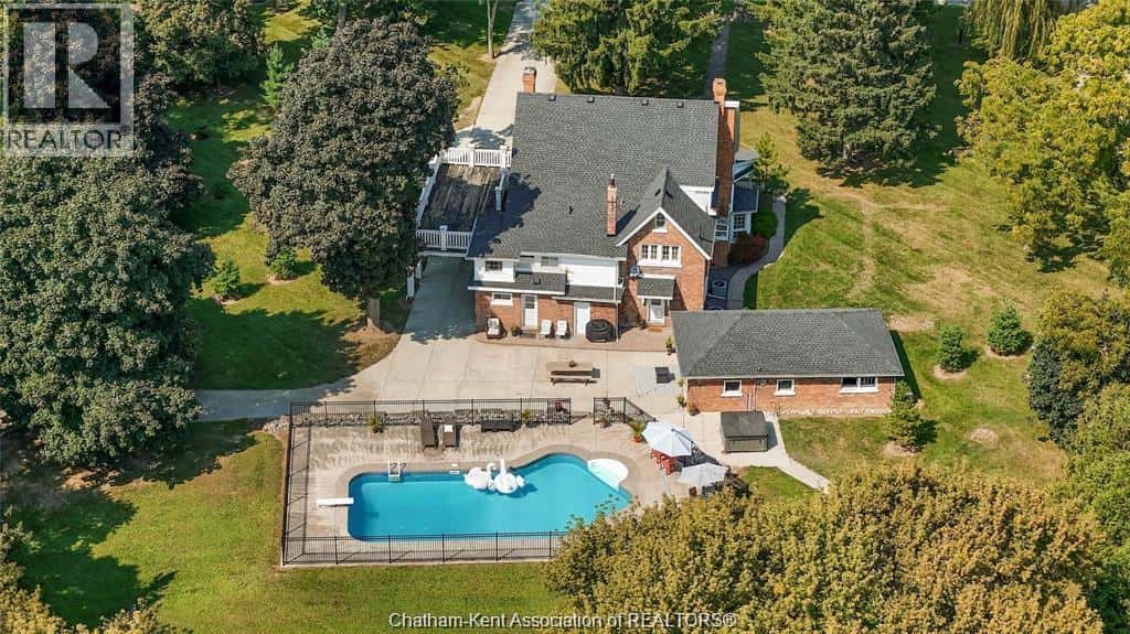 13590 LONGWOODS ROAD — Thamesville, Ontario - Photo 2 of 49