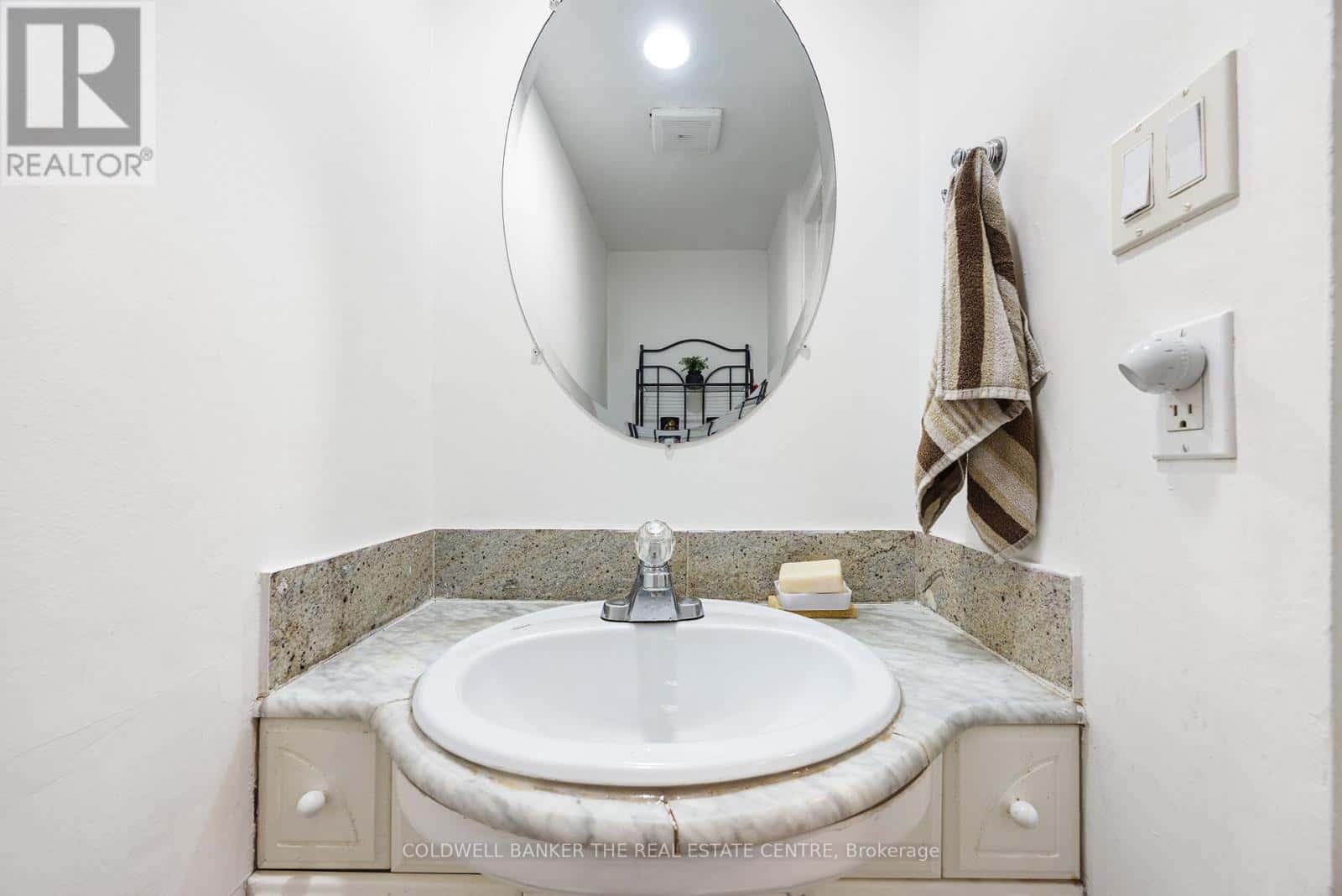 23 RIVIERA DRIVE W — Vaughan (Glen Shields), Ontario - Photo 3 of 34