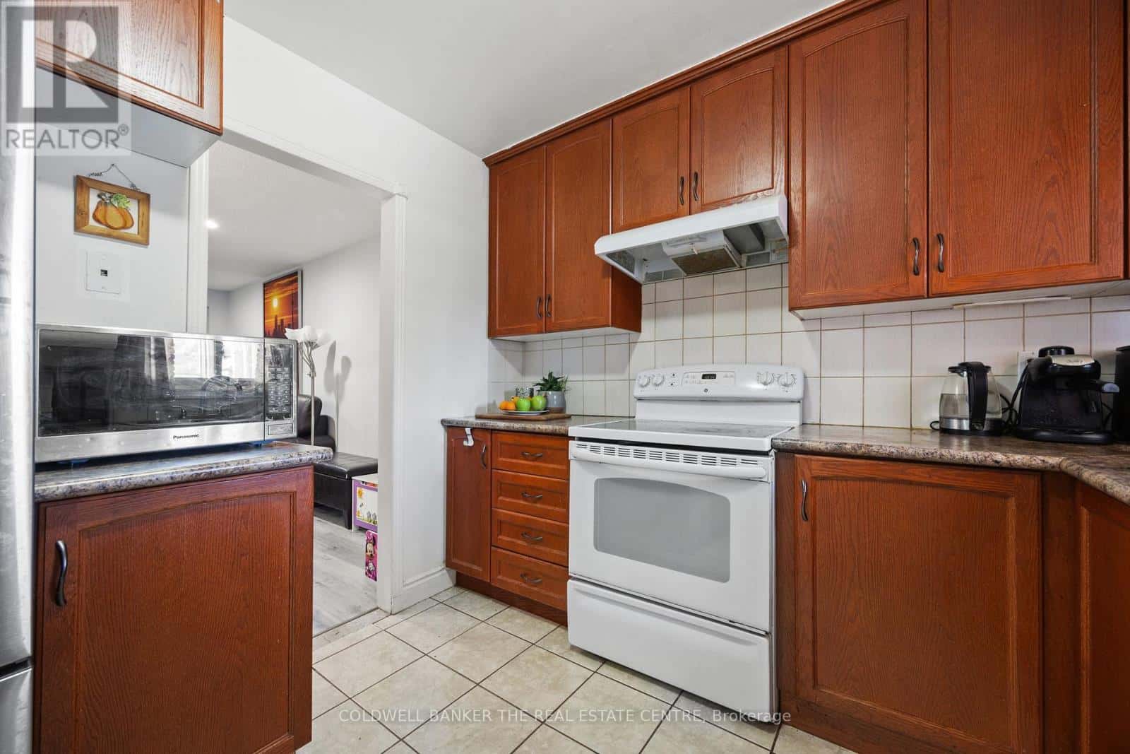 23 RIVIERA DRIVE W — Vaughan (Glen Shields), Ontario - Photo 5 of 34