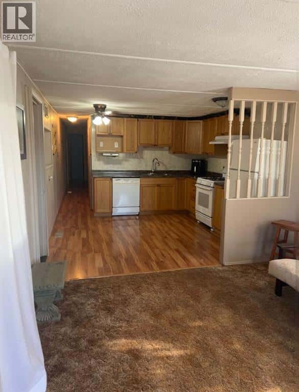 100 4 Avenue N — Marwayne, Alberta - Photo 3 of 19