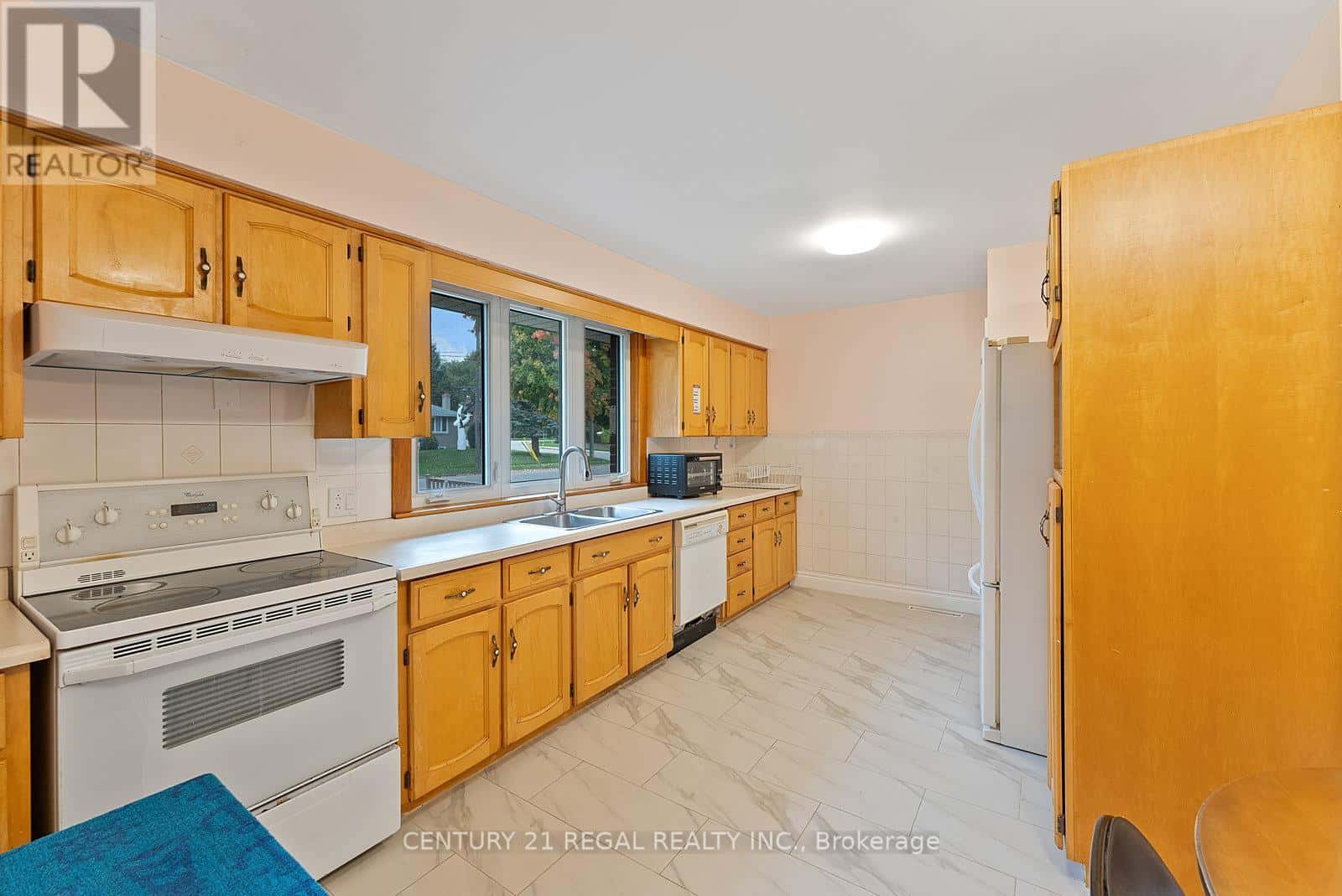 21 LOUISA DRIVE — Guelph (St. George's), Ontario - Photo 5 of 50