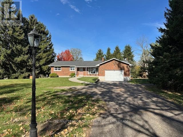 530 COUNTY RD 2 ROAD — Front of Leeds & Seeleys Bay, Ontario - Main photo