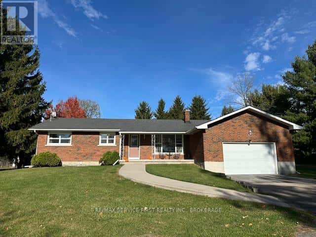 530 COUNTY RD 2 ROAD — Front of Leeds & Seeleys Bay, Ontario - Photo 2 of 8