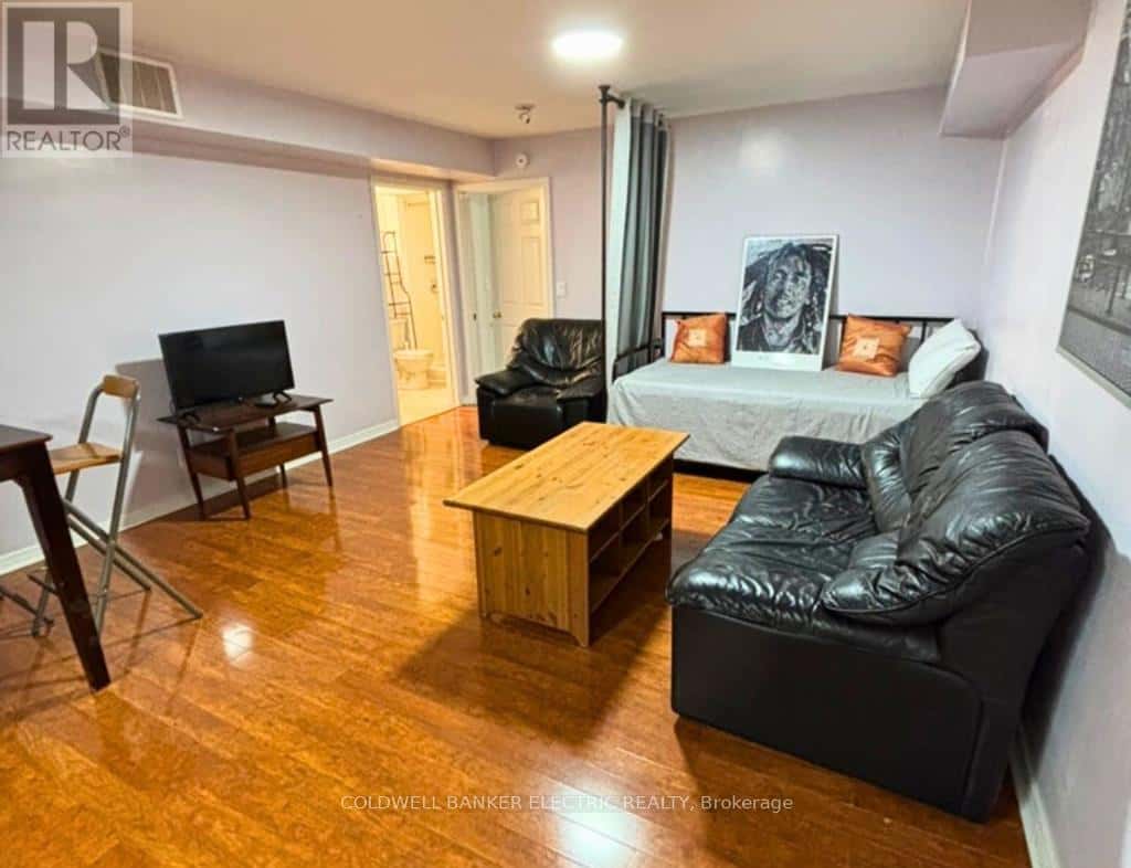 BSMT - 1215 SIMCOE STREET S — Oshawa (Farewell), Ontario - Photo 3 of 17