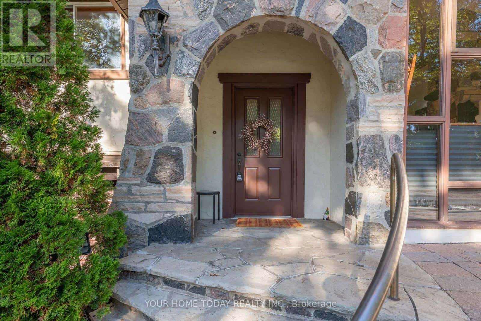 8519 GUELPH LINE — Milton (Campbellville), Ontario - Photo 4 of 50