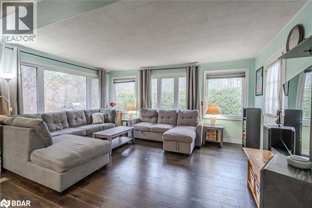 42 MILL Street — Angus, Ontario - Photo 4 of 18