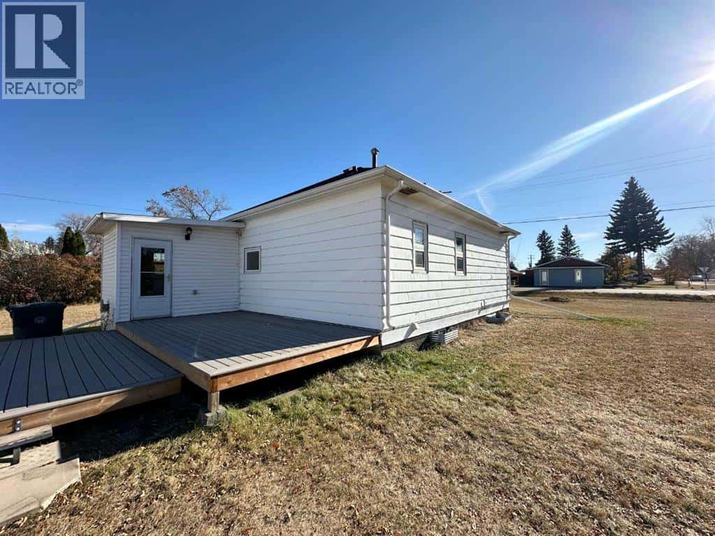 4704 51 Avenue — Mannville, Alberta - Photo 2 of 24