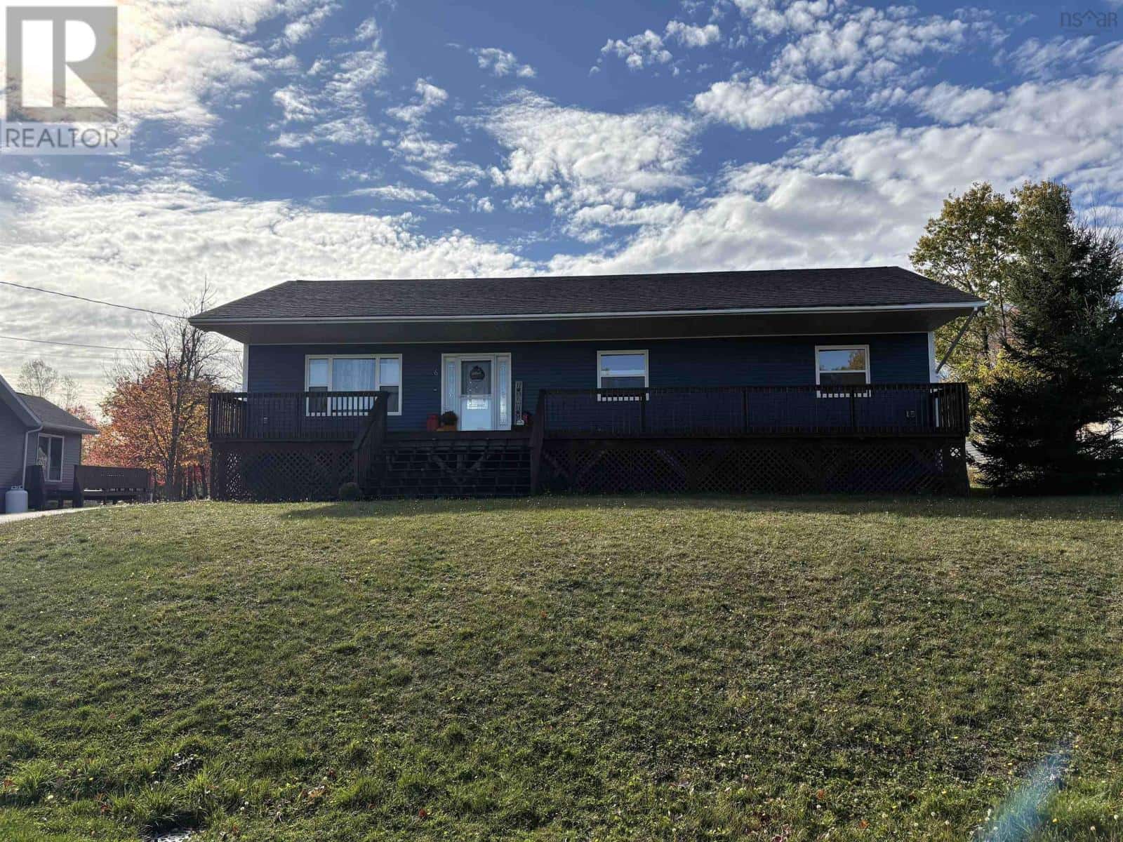 6 Roslindale Drive — Truro Heights, Nova Scotia - Photo 2 of 39