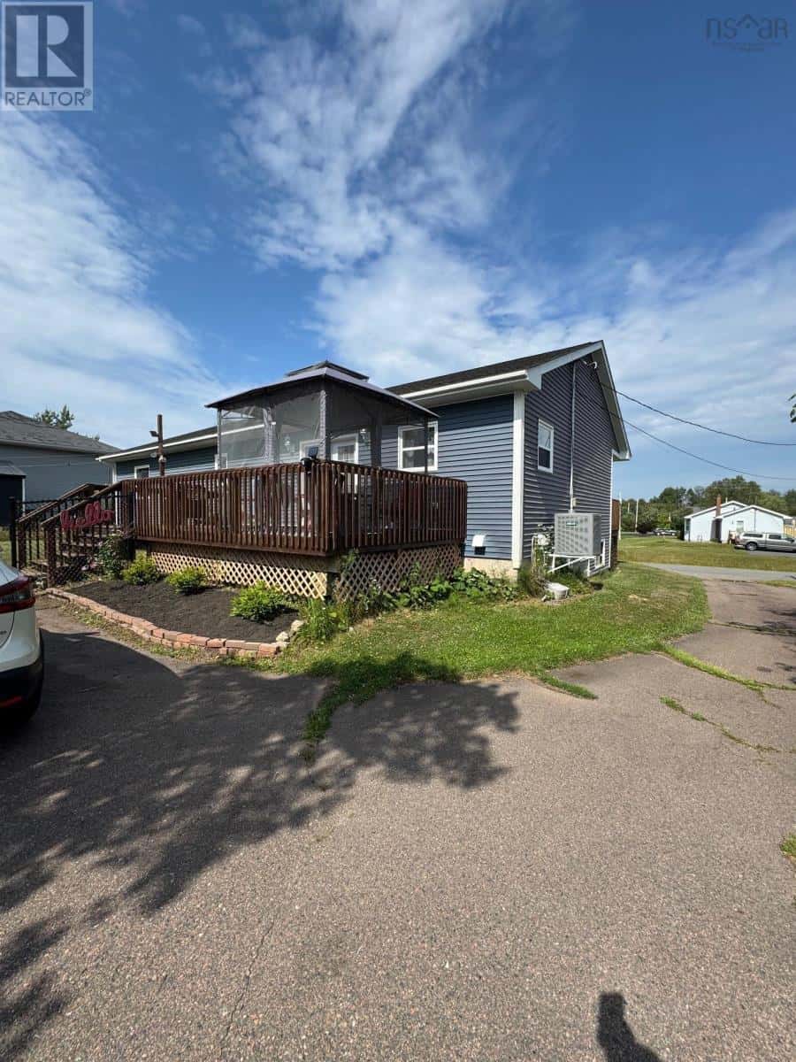 6 Roslindale Drive — Truro Heights, Nova Scotia - Photo 3 of 39