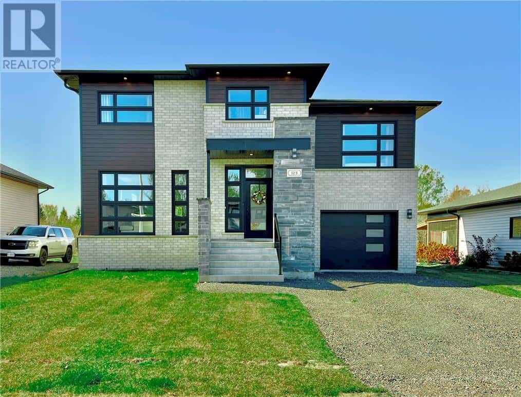 123 Hollybrook Crescent