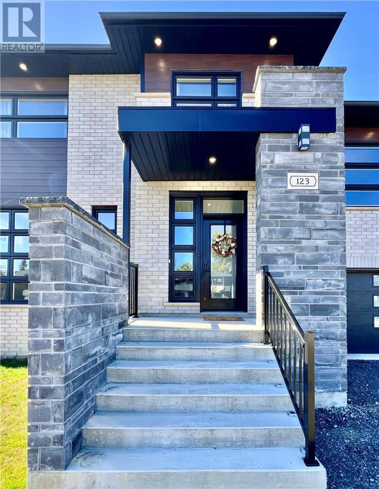 123 Hollybrook Crescent — Azilda, Ontario - Photo 5 of 52