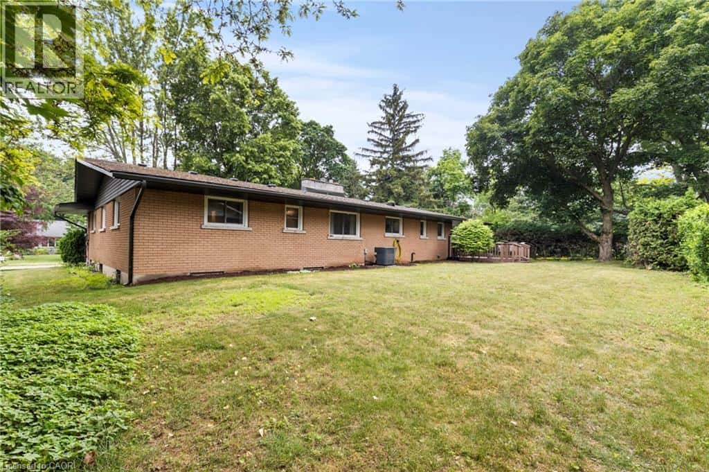 27 DALEVIEW Crescent — Fonthill, Ontario - Photo 5 of 37