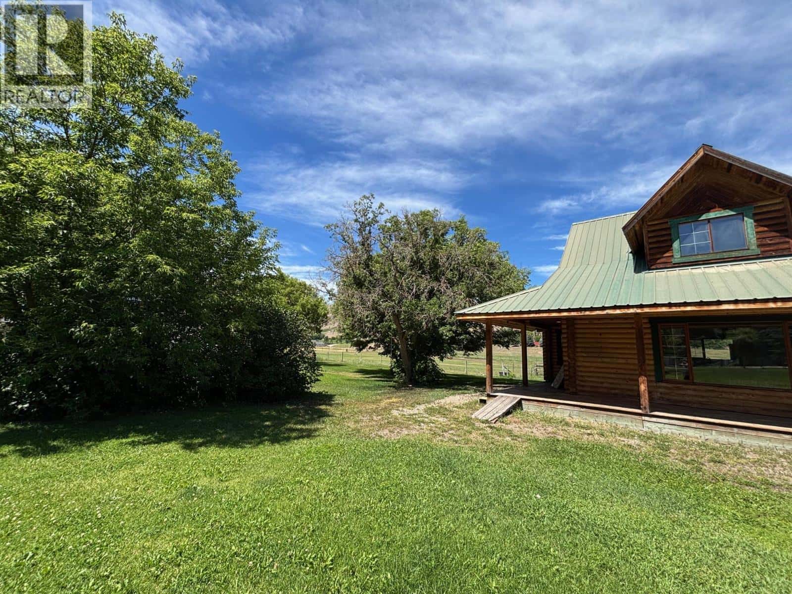 937 Thirteenth Avenue — Midway, British Columbia - Photo 5 of 33