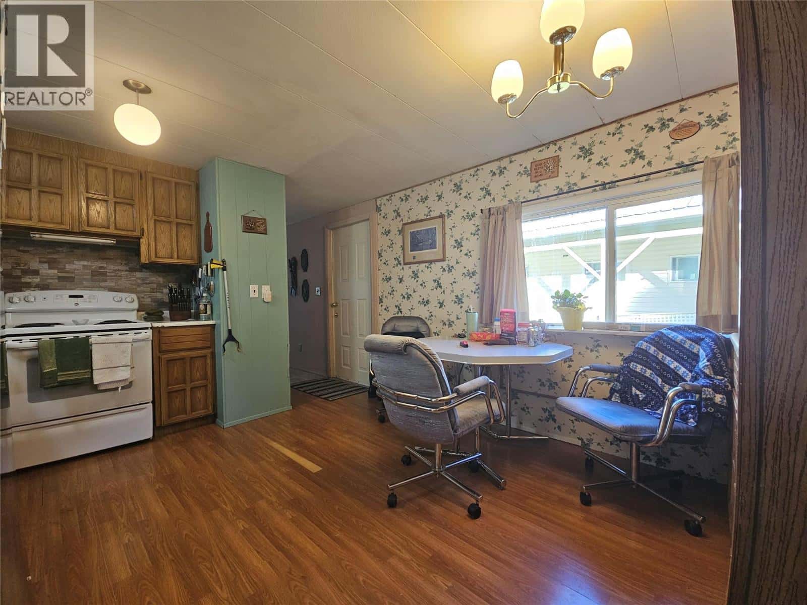 916 Airport Road Unit# 27 — Salmo, British Columbia - Photo 5 of 21