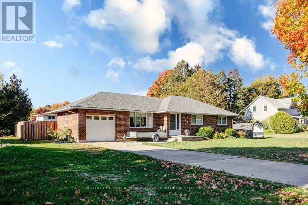 243 KING STREET E — Ingersoll (Ingersoll - North), Ontario - Photo 3 of 43