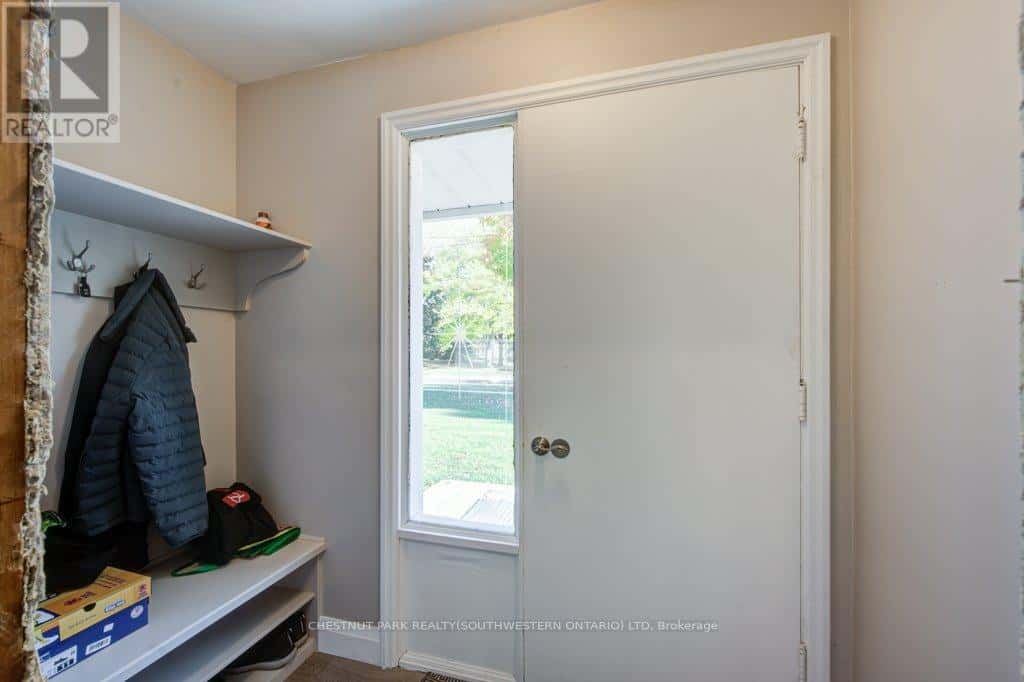 243 KING STREET E — Ingersoll (Ingersoll - North), Ontario - Photo 4 of 43