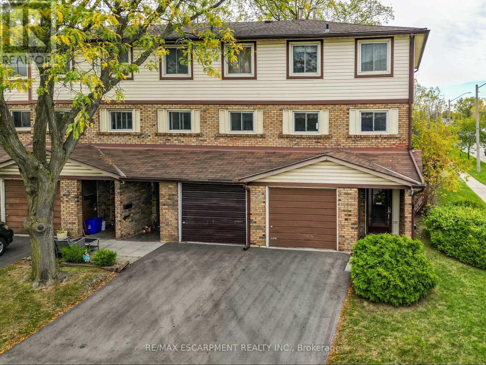 1 - 34 BOW VALLEY DRIVE — Hamilton (Riverdale), Ontario - Main photo