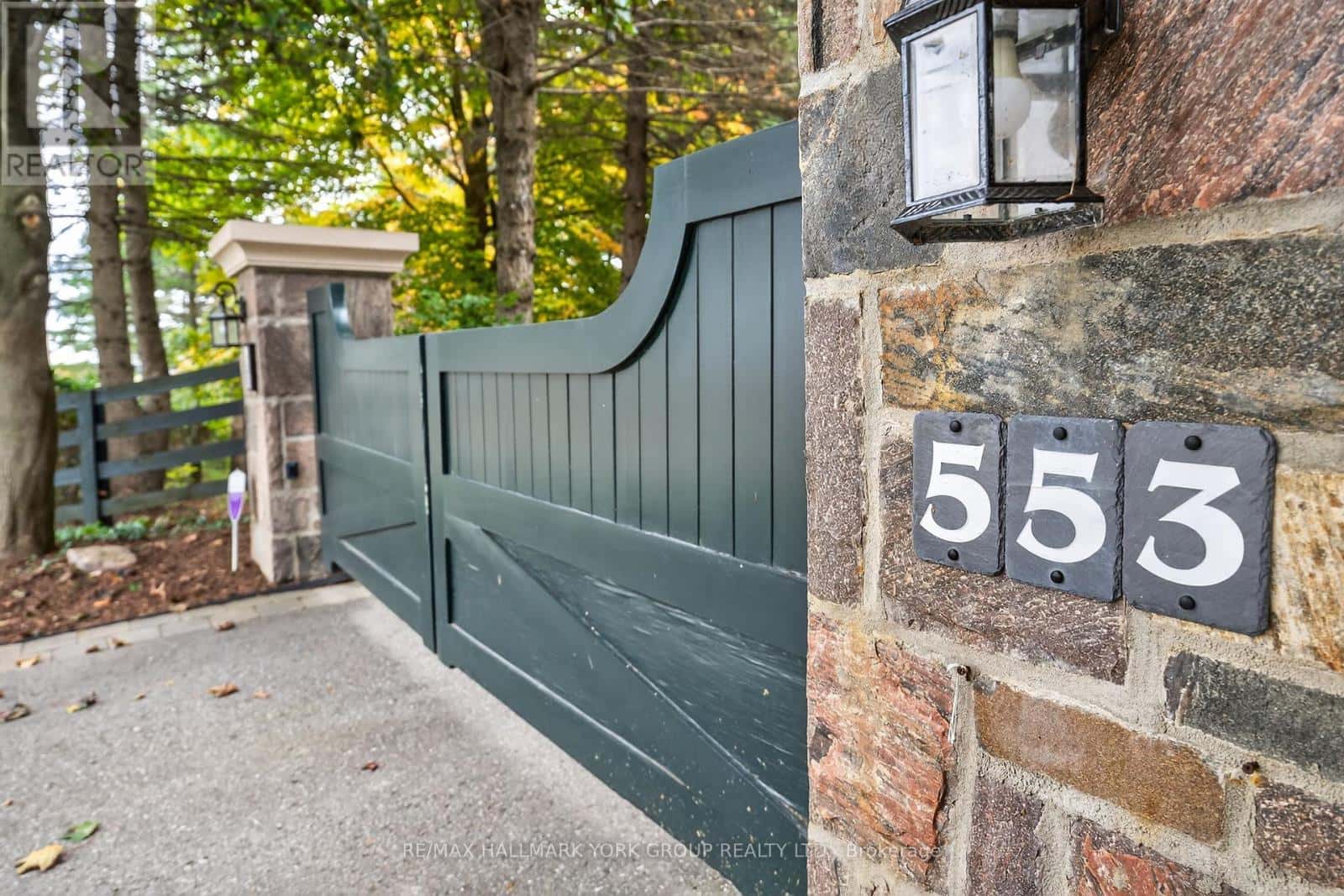 553 ST JOHN'S SIDE ROAD — Aurora (Hills of St Andrew), Ontario - Photo 2 of 40