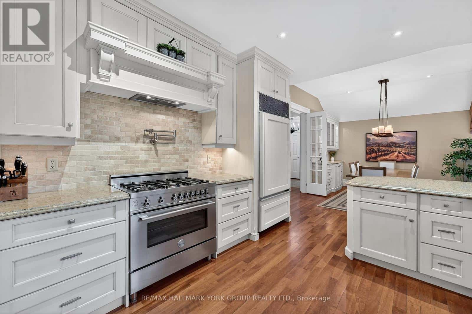 553 ST JOHN'S SIDE ROAD — Aurora (Hills of St Andrew), Ontario - Photo 4 of 40