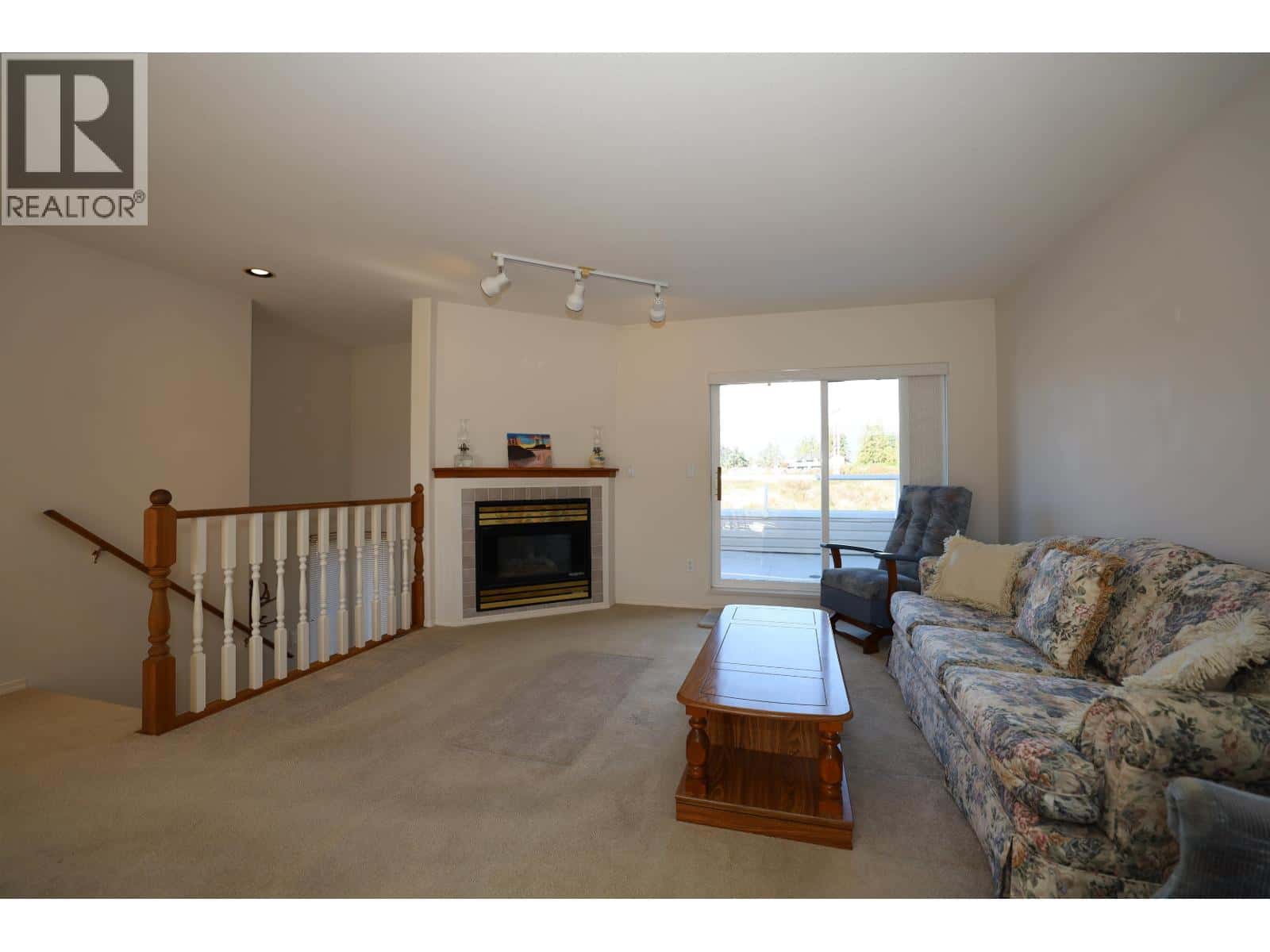 28 5610 TRAIL AVENUE — Sechelt, British Columbia - Photo 3 of 23