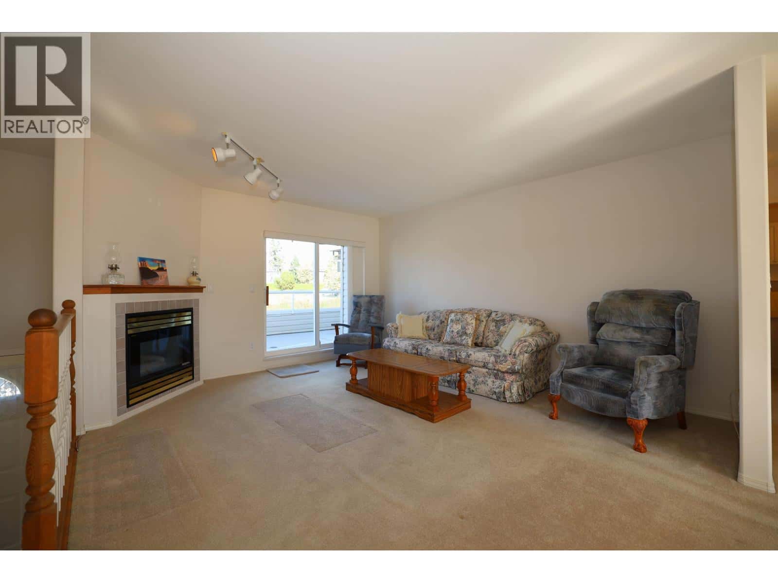 28 5610 TRAIL AVENUE — Sechelt, British Columbia - Photo 2 of 23