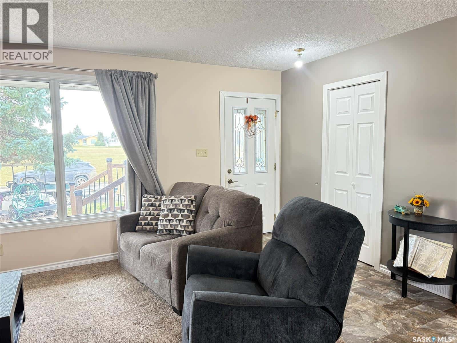 18 Tufts CRESCENT — Outlook, Saskatchewan - Photo 2 of 37