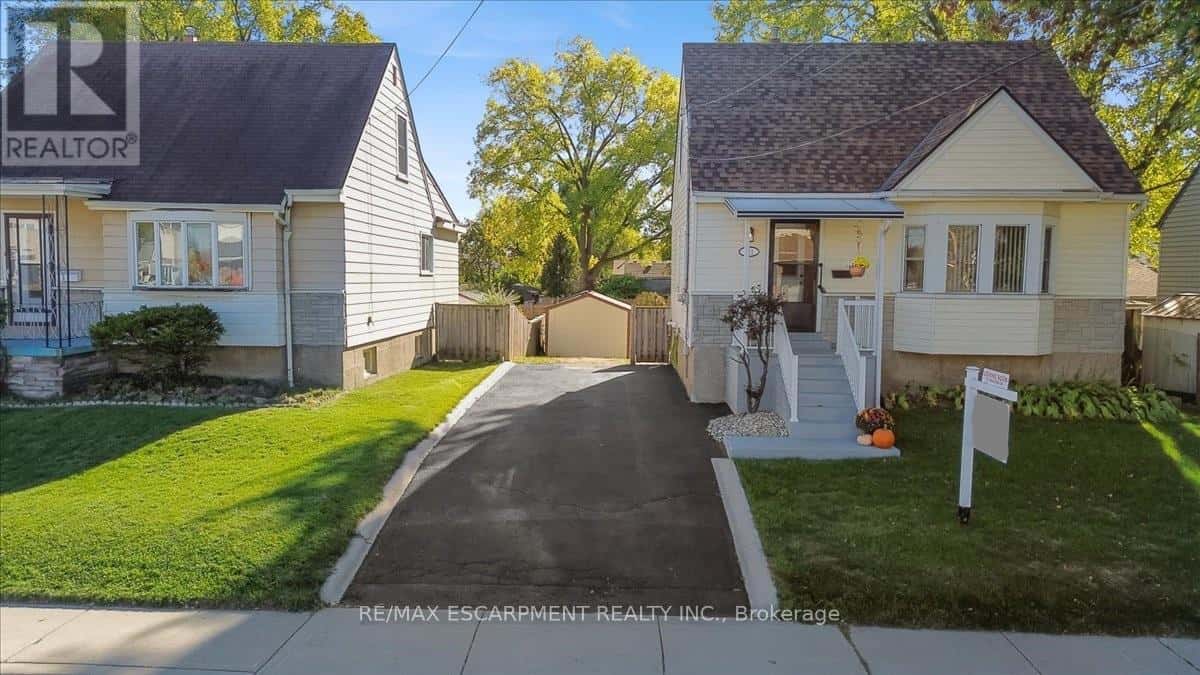 832 QUEENSDALE AVENUE — Hamilton (Raleigh), Ontario - Photo 2 of 48