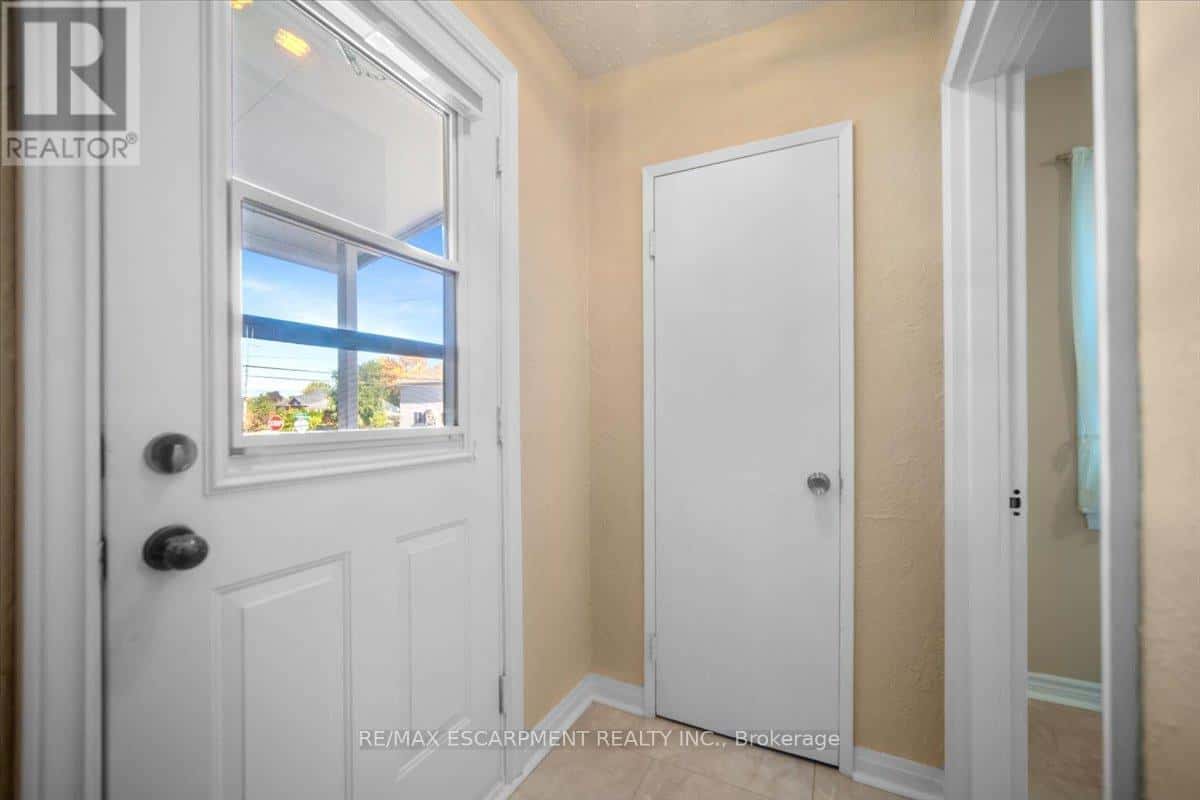 832 QUEENSDALE AVENUE — Hamilton (Raleigh), Ontario - Photo 5 of 48