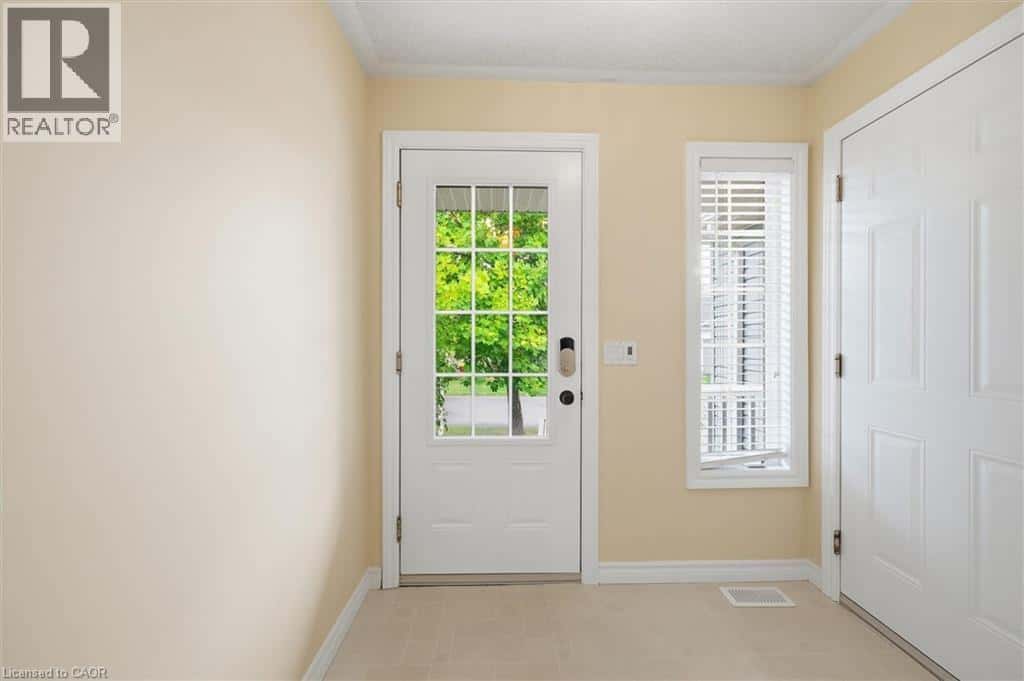 111 GRACEHILL Crescent — Freelton, Ontario - Photo 4 of 33