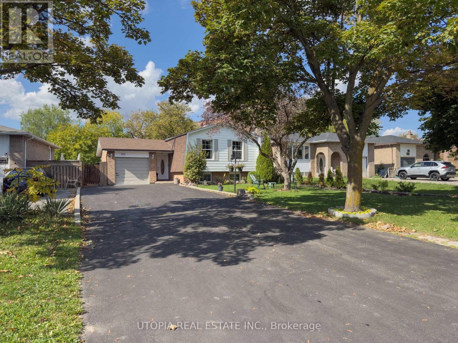 165 NORTH SERVICE ROAD E — Oakville (QE Queen Elizabeth), Ontario - Main photo