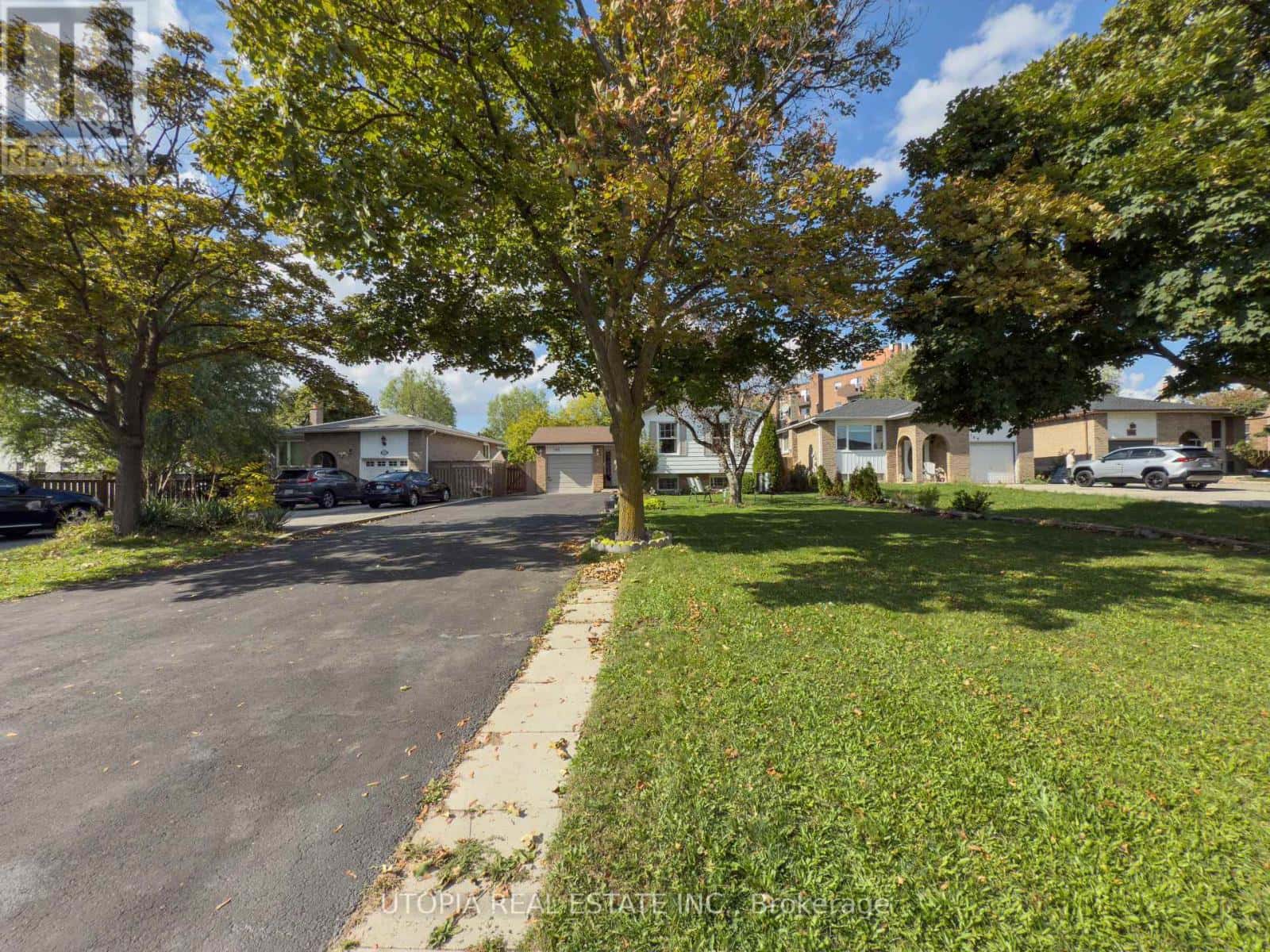 165 NORTH SERVICE ROAD E — Oakville (QE Queen Elizabeth), Ontario - Photo 2 of 46