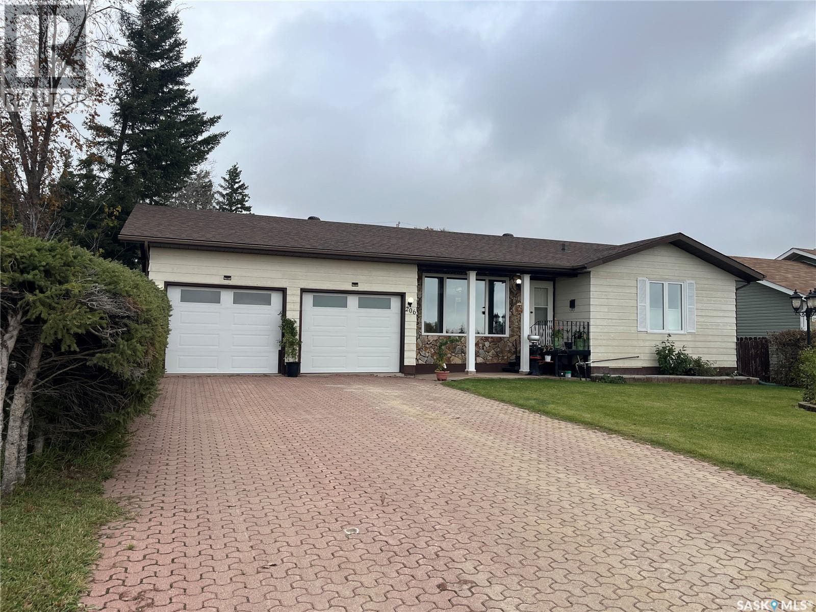 206 4th STREET NW — Wadena, Saskatchewan - Main photo