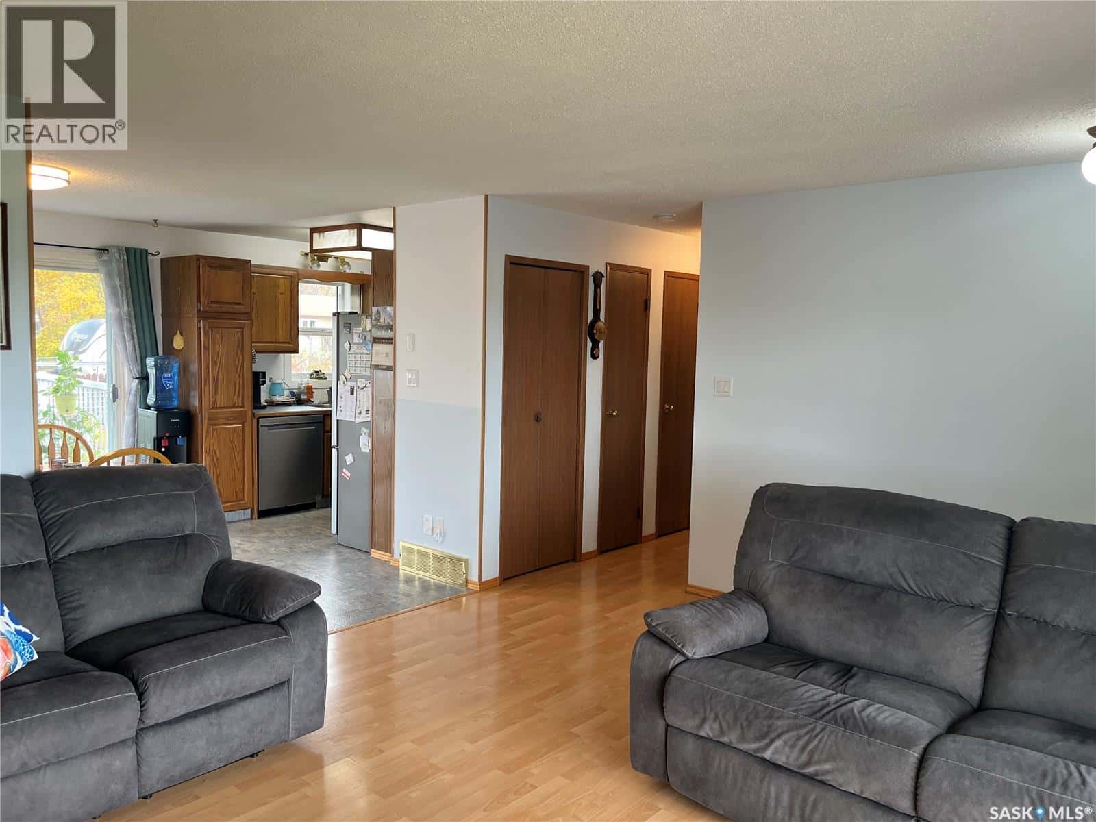 206 4th STREET NW — Wadena, Saskatchewan - Photo 5 of 40