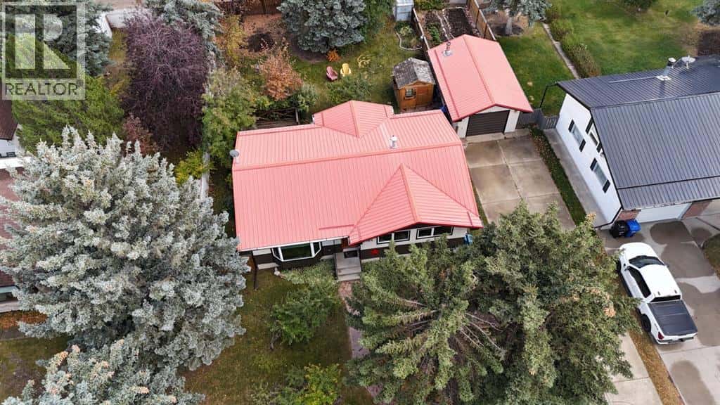 2505 21 Street — Nanton, Alberta - Photo 3 of 5