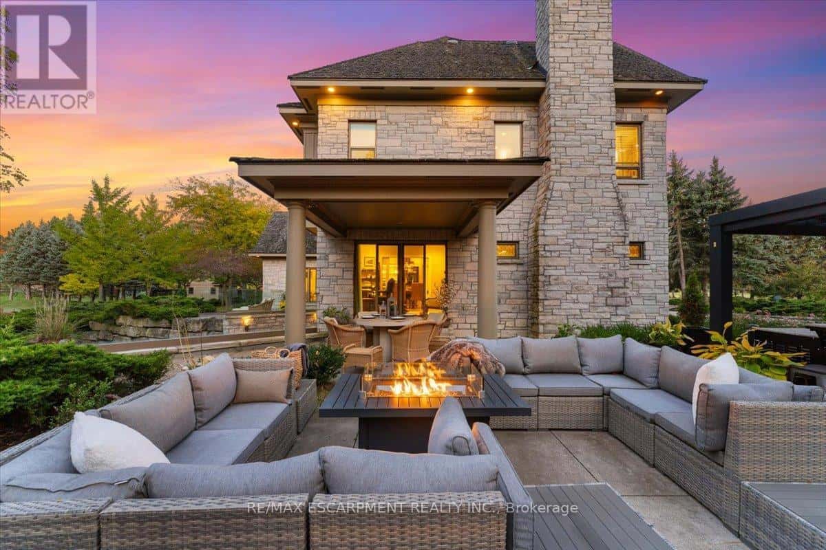 90 RIDGE ROAD W — Grimsby (Grimsby Escarpment), Ontario - Photo 3 of 40