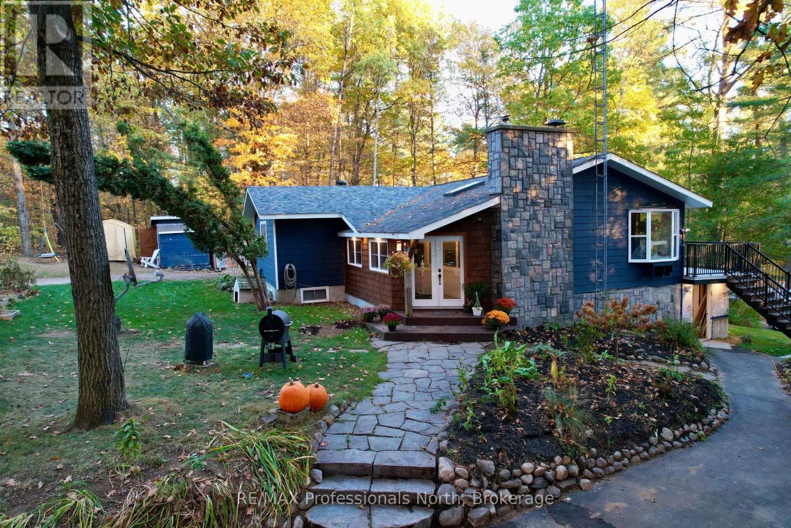 31 FALLS VIEW ROAD — Huntsville (Stephenson), Ontario - Main photo