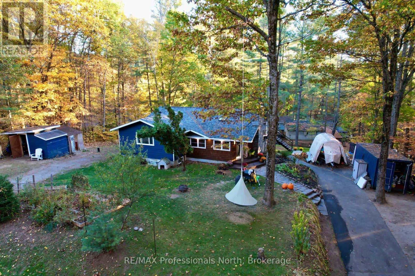 31 FALLS VIEW ROAD — Huntsville (Stephenson), Ontario - Photo 3 of 36