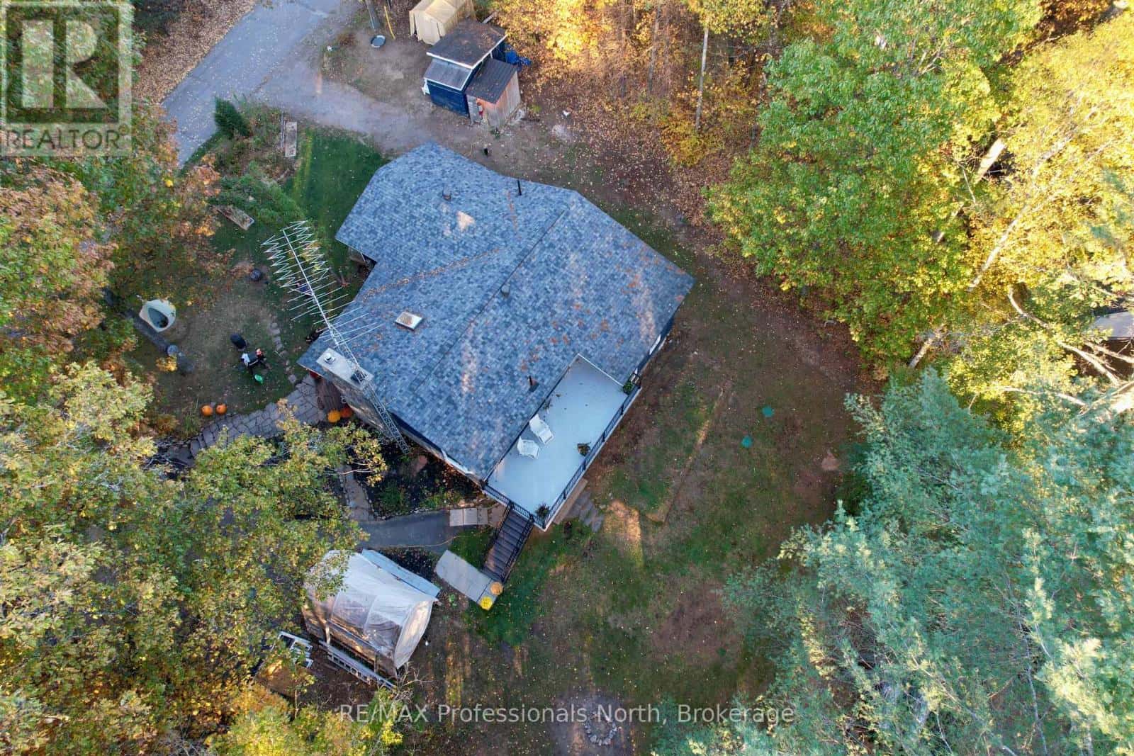 31 FALLS VIEW ROAD — Huntsville (Stephenson), Ontario - Photo 5 of 36