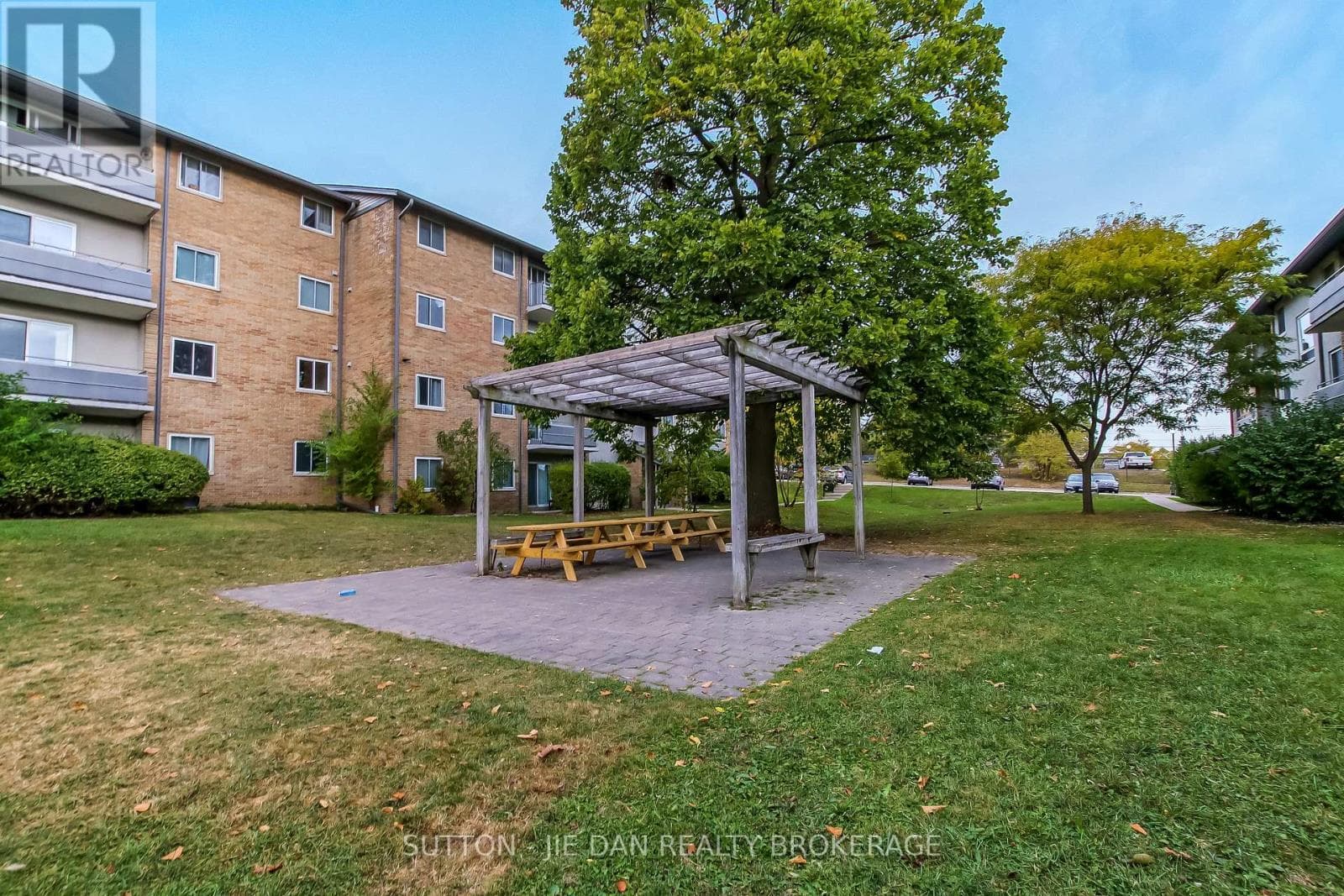 11 - 635 WONDERLAND ROAD S — London South (South M), Ontario - Main photo