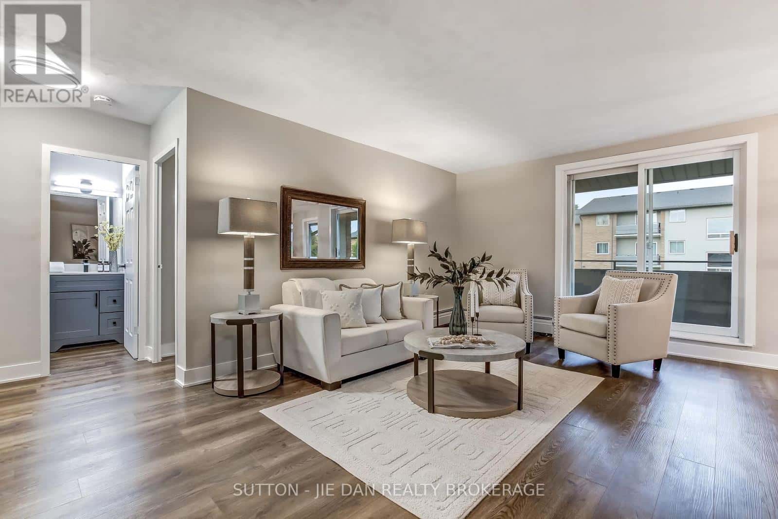 11 - 635 WONDERLAND ROAD S — London South (South M), Ontario - Photo 2 of 13