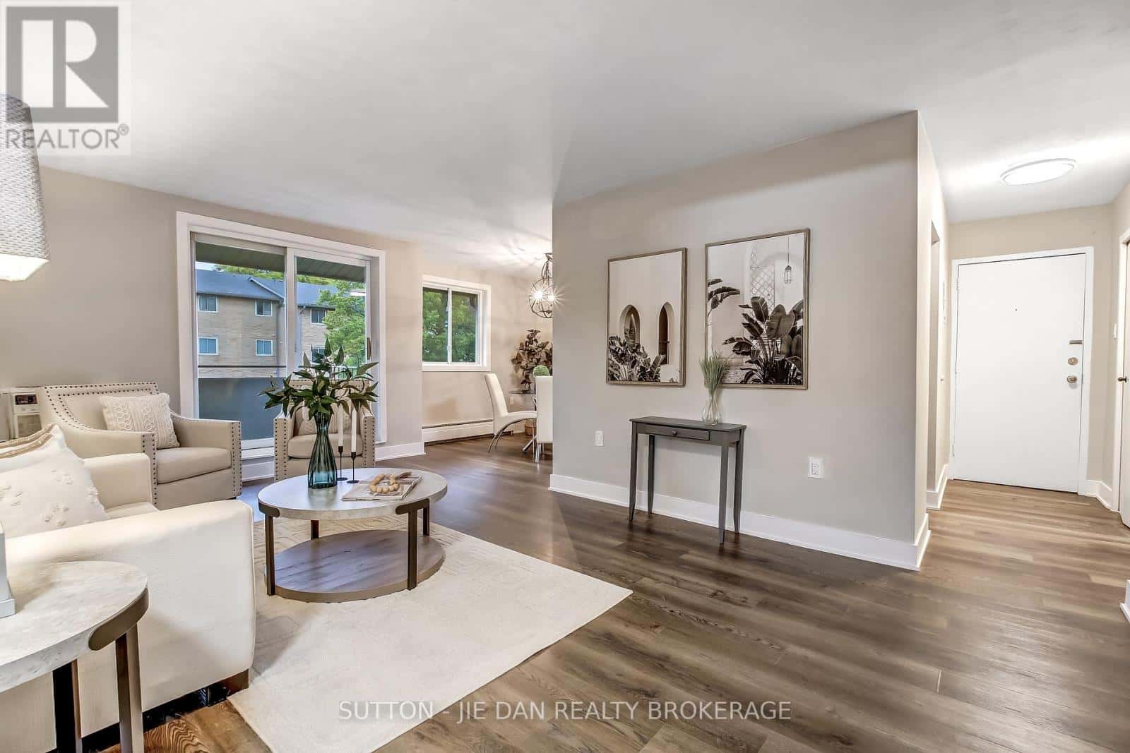 11 - 635 WONDERLAND ROAD S — London South (South M), Ontario - Photo 3 of 13