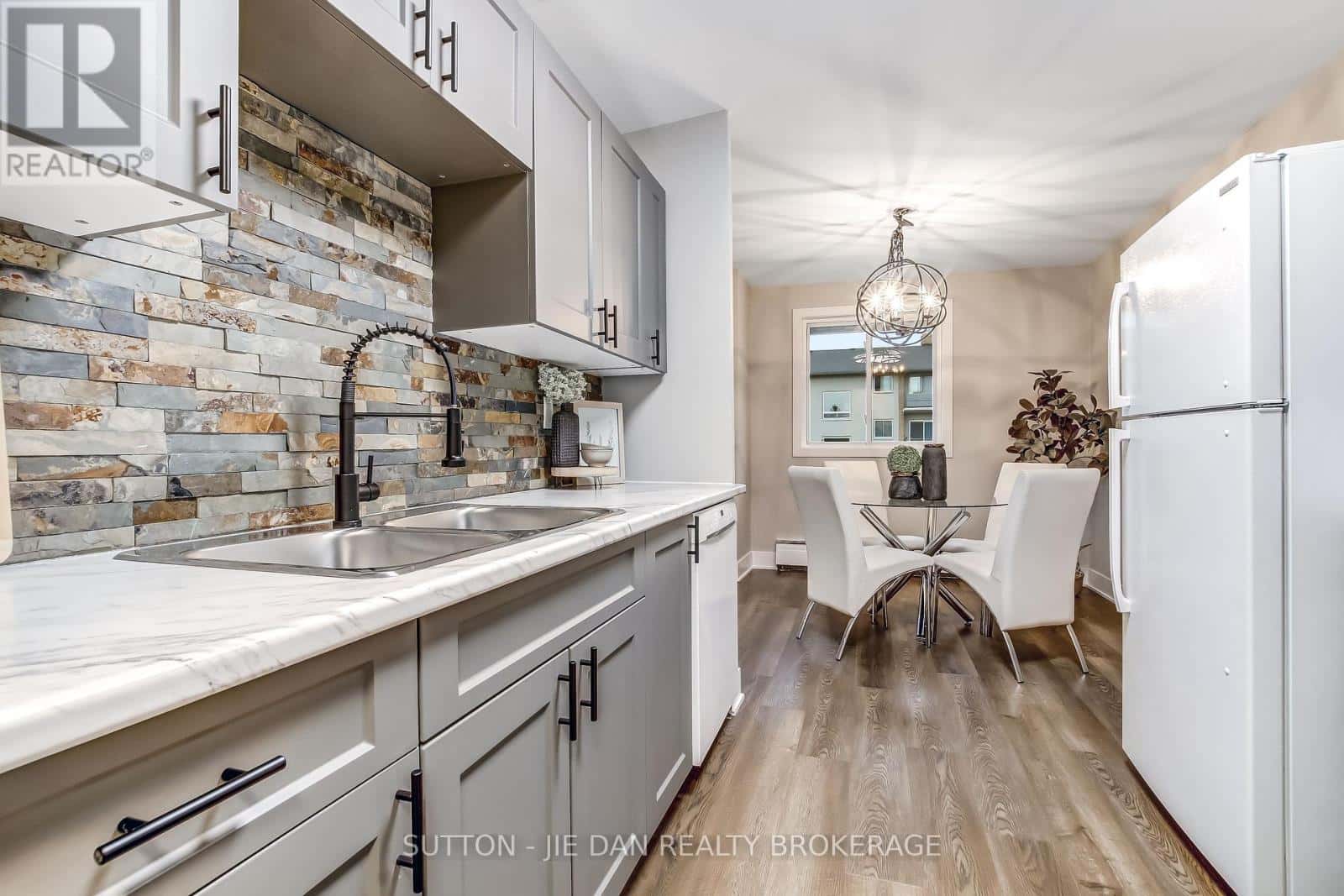 11 - 635 WONDERLAND ROAD S — London South (South M), Ontario - Photo 5 of 13